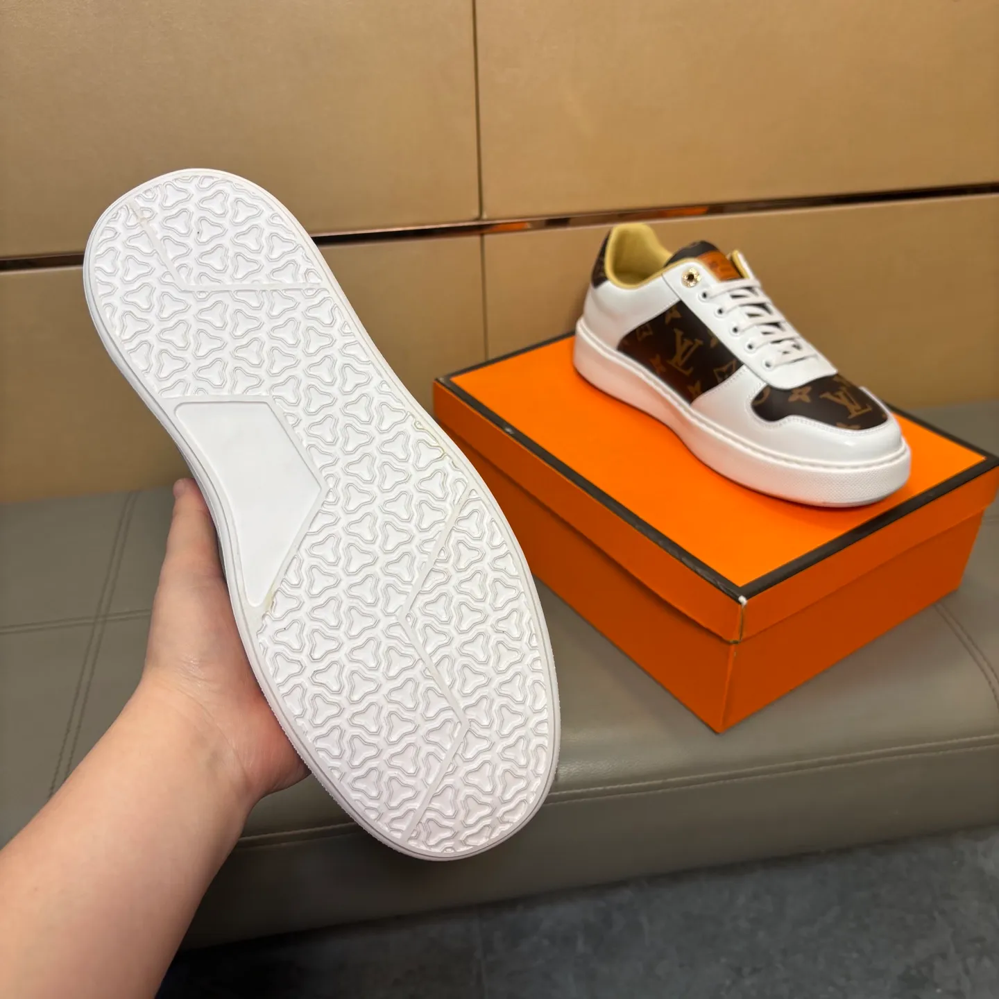 Men's shoes P400 🔆🔆👉【LV Louis Vuitton】The latest men's casual and fashionable men's shoes👟Best for all seasons💥Simple and elegant style, exclusive for trendy men, unique latest brand elements👑High-quality imported printed leather upper + cowhide, pigskin feet, fashionable and generous✅wear-resistant rubber outsole! Actual shooting🎬38-44